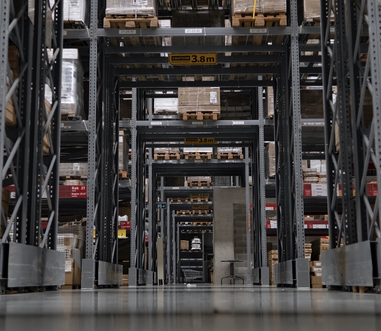 Air bonded warehouse facility for customs clearance and global freight staging
